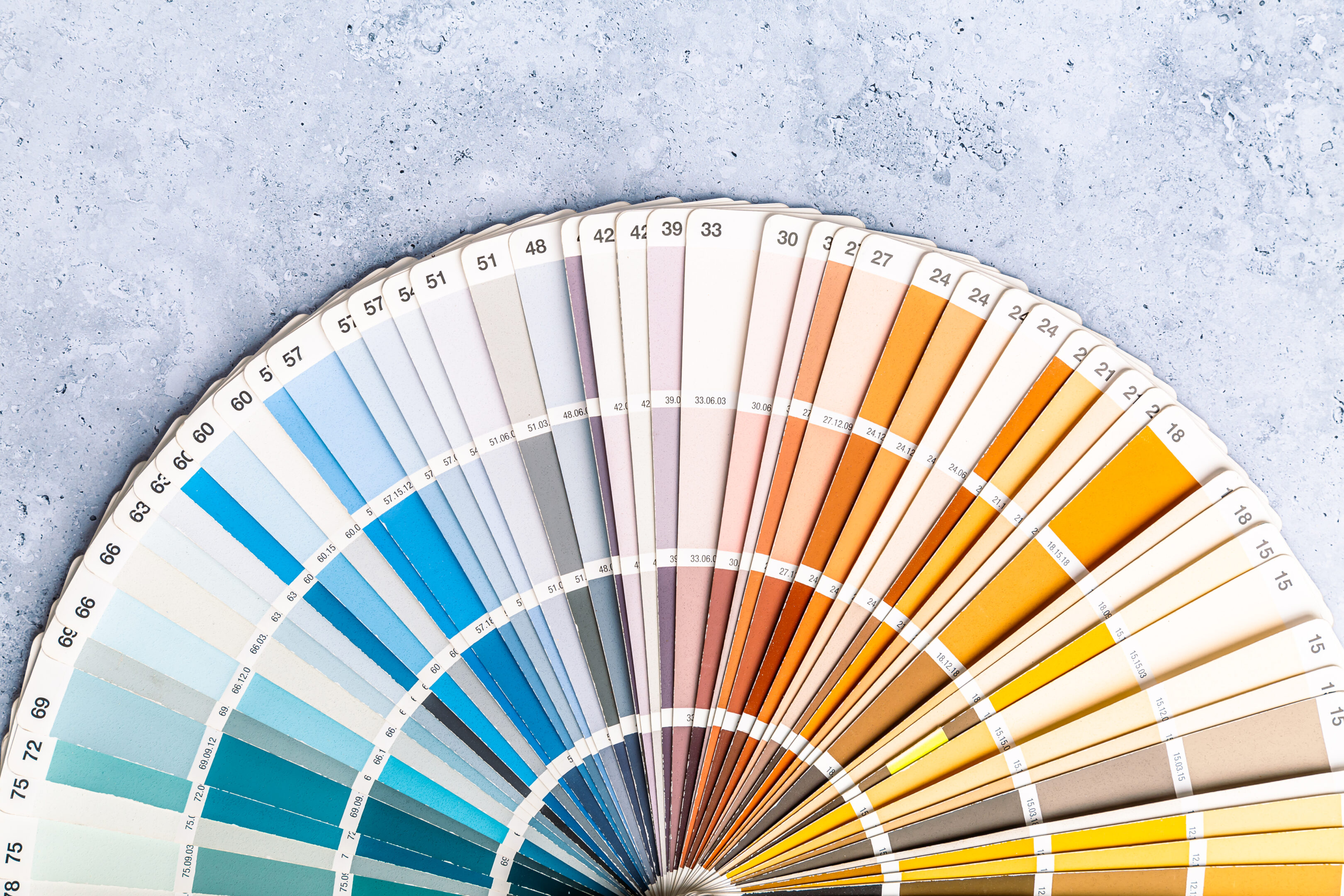 Paletas de cores e tendências cromáticas: o que vai dominar o design de interiores e o mercado moveleiro
